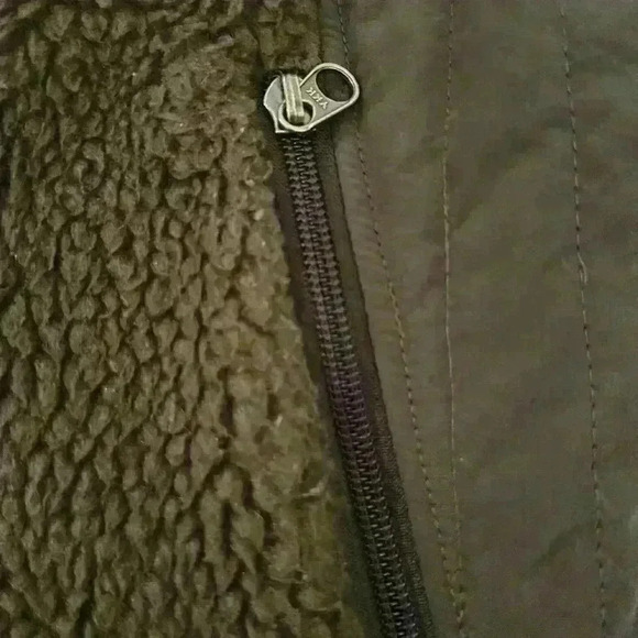 Patagonia Women’s Retro X Sherpa Olive Green Full Zip Fleece Vest Size Medium - Picture 10 of 11